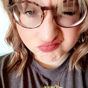 Meet your Posher, Amelia